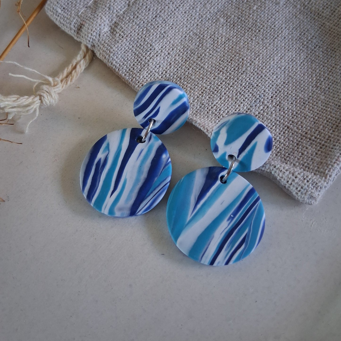 CL013 | Caravanas Acqua - Azul marino, turquesa y blanco