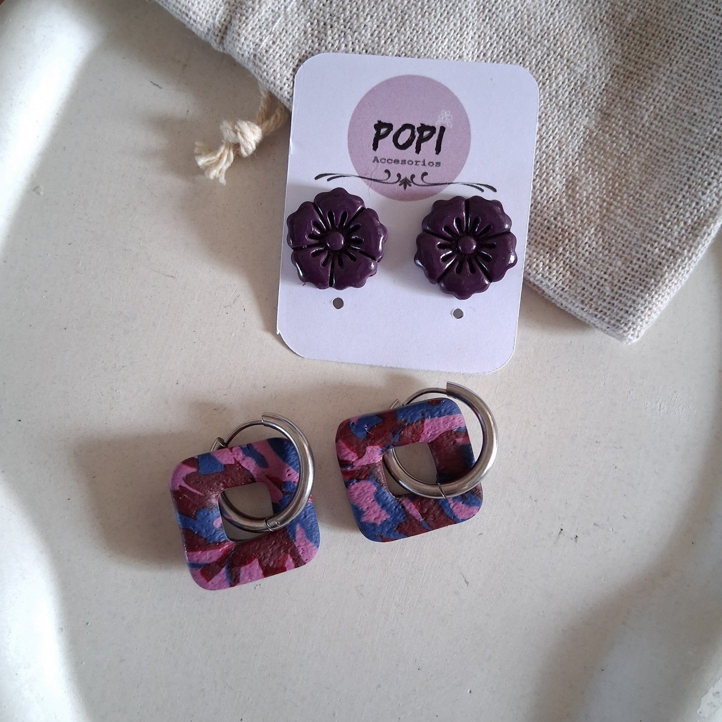 CL024 | Pack aros y caravanas Pachi - Marmolado azul, rojo vino y malva / Flor violeta brillante