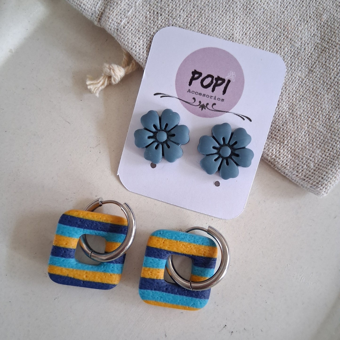 CL025 | Pack aros y caravanas Pachi - Rayas azul, turquesa y mostaza / Flor petróleo