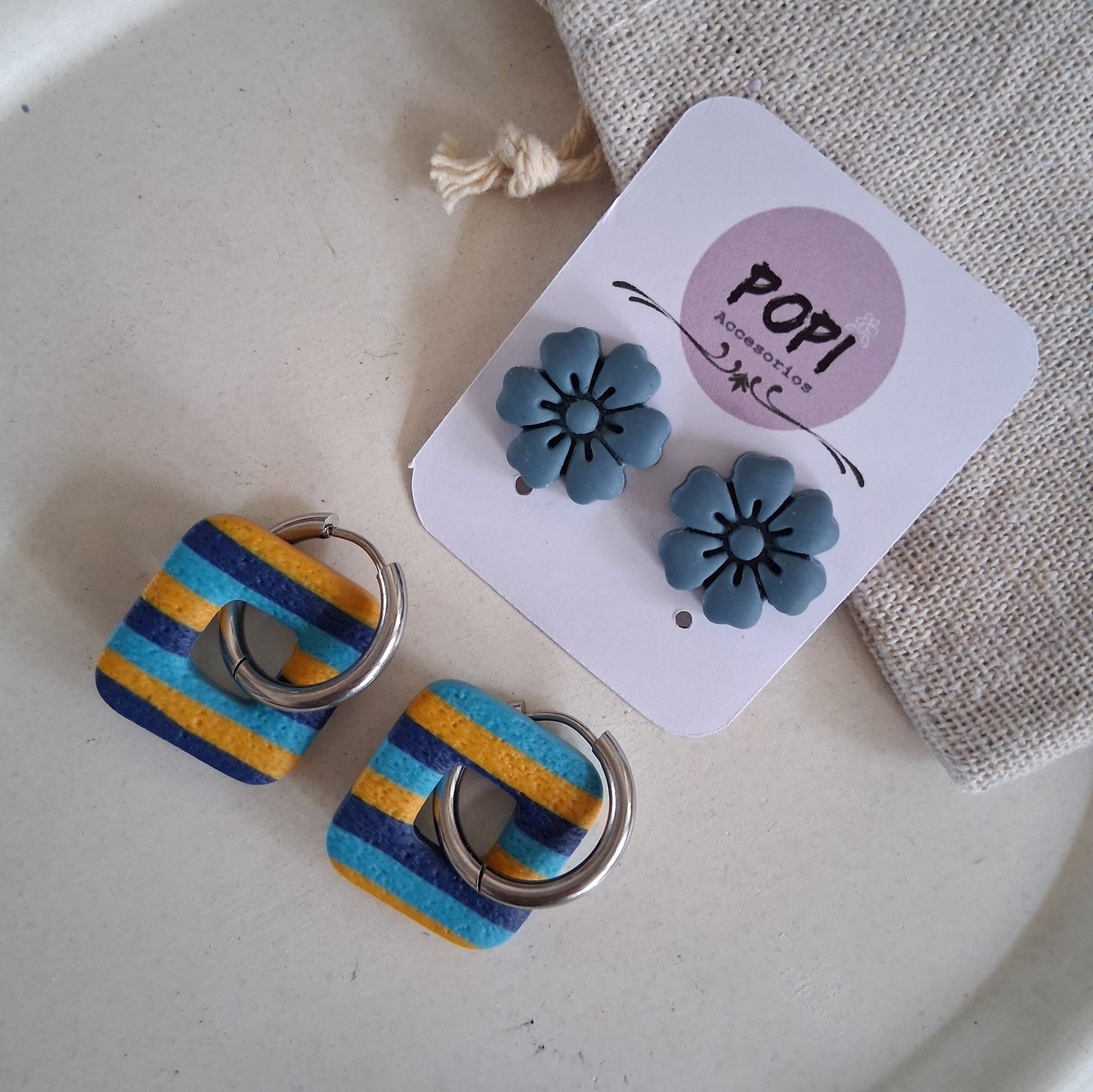 CL025 | Pack aros y caravanas Pachi - Rayas azul, turquesa y mostaza / Flor petróleo