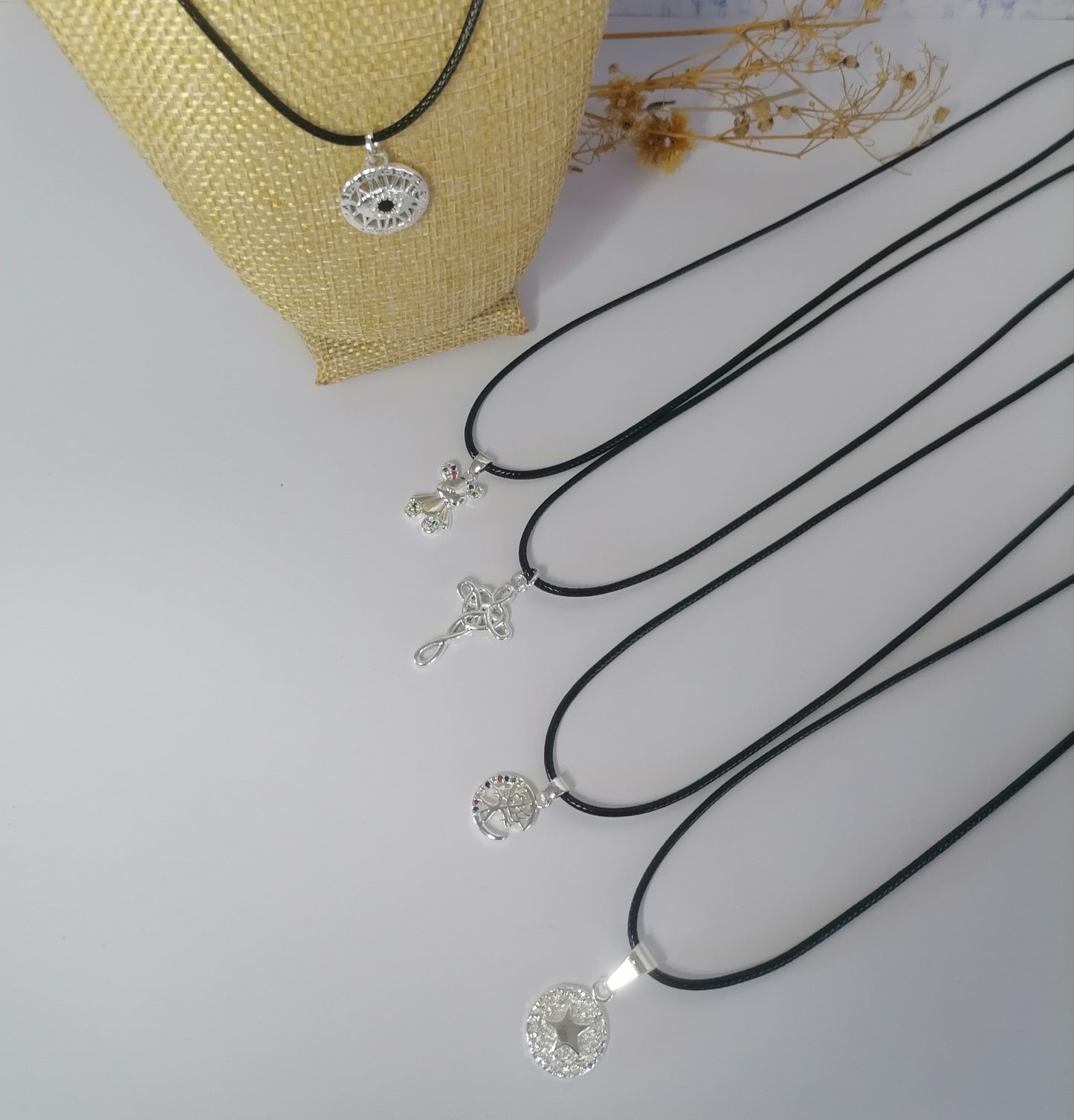 CQ028 | Colgante tiento negro y dije en acero blanco