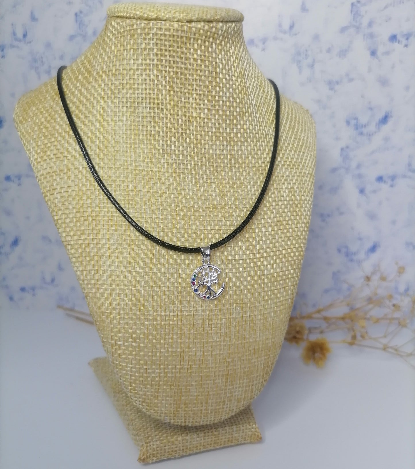 CQ028 | Colgante tiento negro y dije en acero blanco