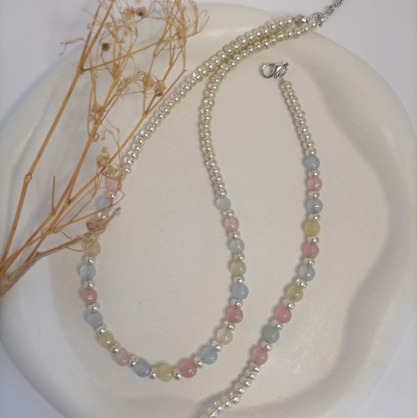 CQ033 | Gargantilla plateada con ágatas pastel