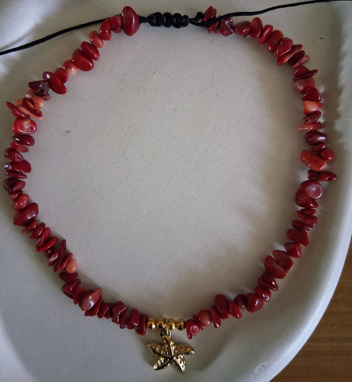 CS001 | Collar ajustable de escallas de piedras naturales