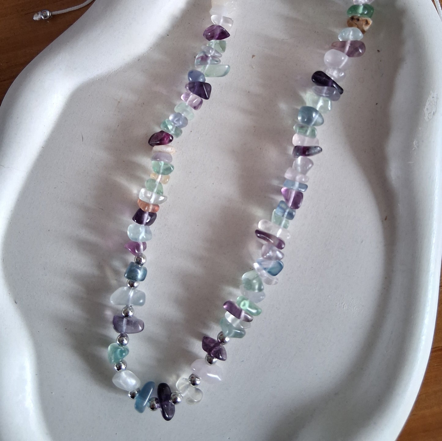 CS005 | Collar ajustable de escallas de piedras naturales