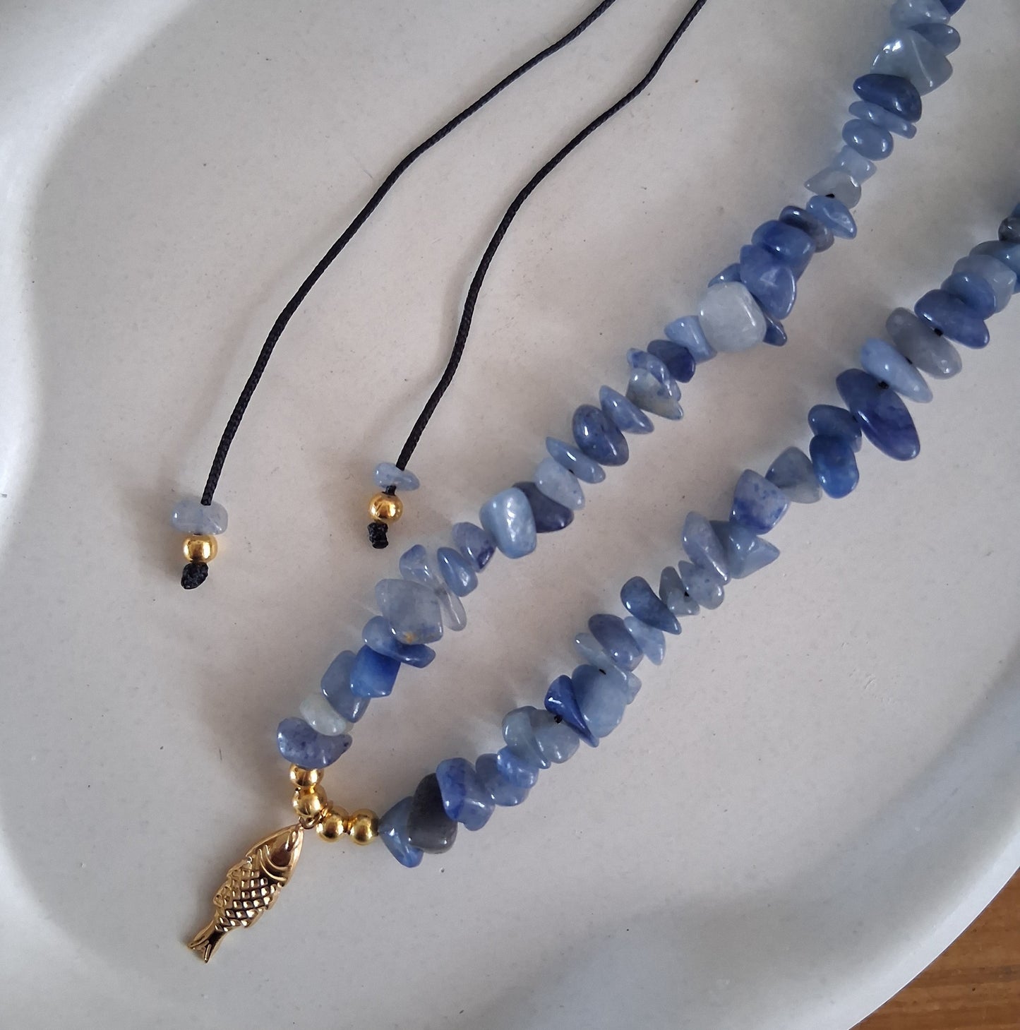 CS008 | Collar ajustable de escallas de piedras naturales