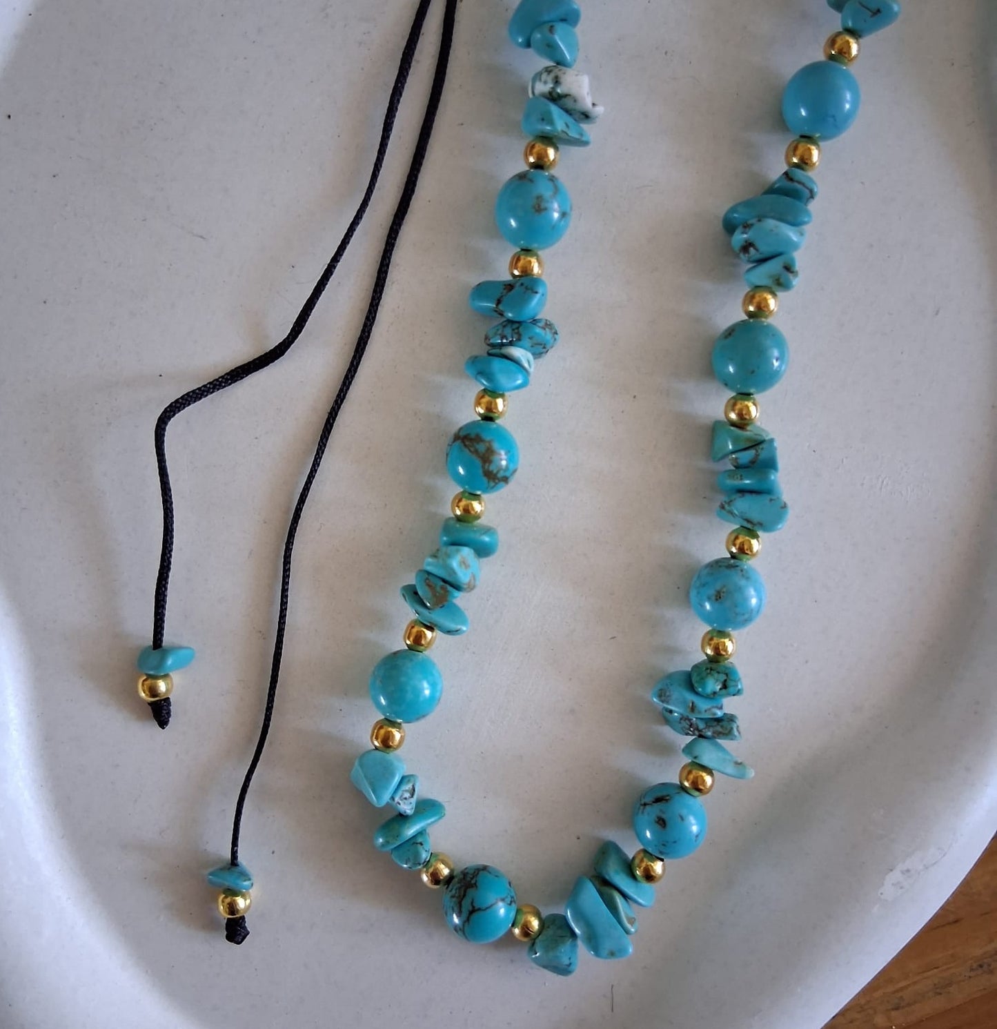 CS013 | Collar ajustable de perlas y escallas de piedras naturales