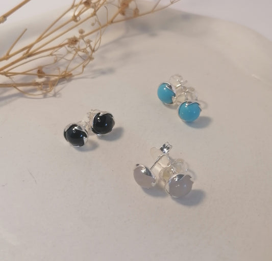 EQ012 | Caravanas enchapadas en plata con piedras naturales
