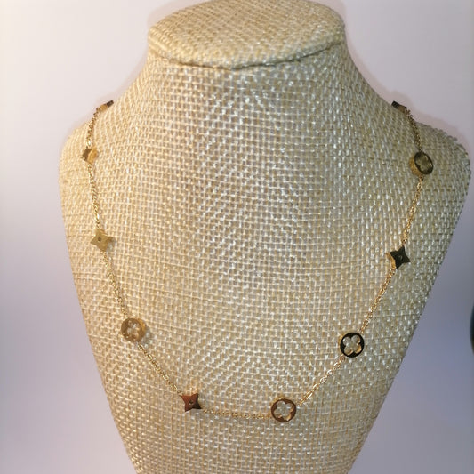 JD003 | Conjunto de collar y pulsera en acero dorado tréboles calados