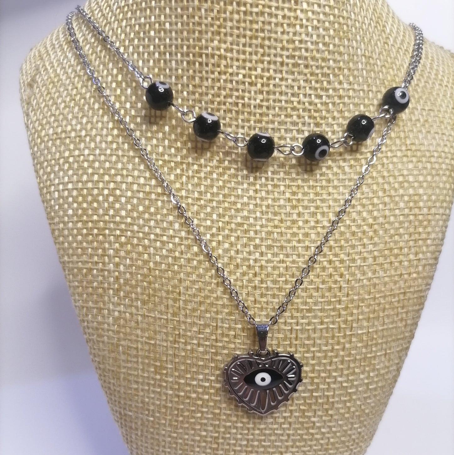 JQ001 | Conjunto de collar doble ojitos protectores y dije corazón con caravanas