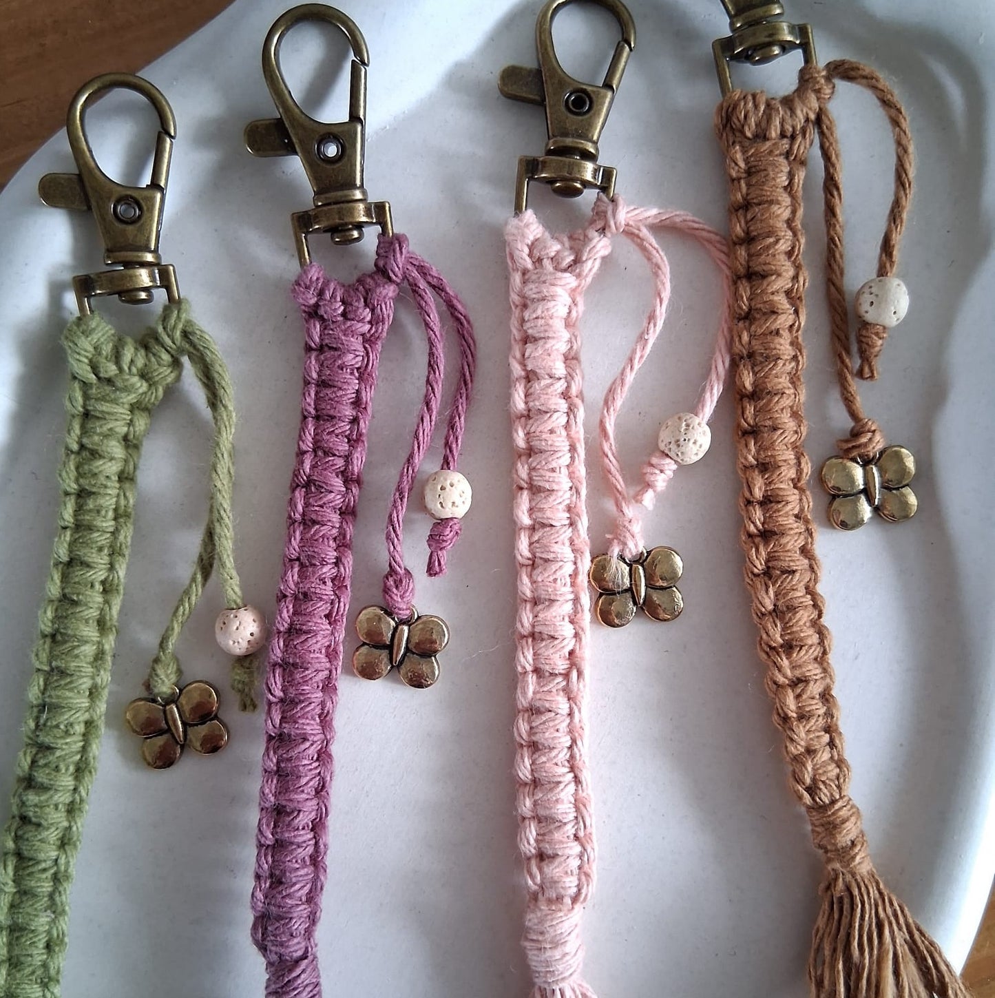 LA003 | Llavero en macramé con mariposa