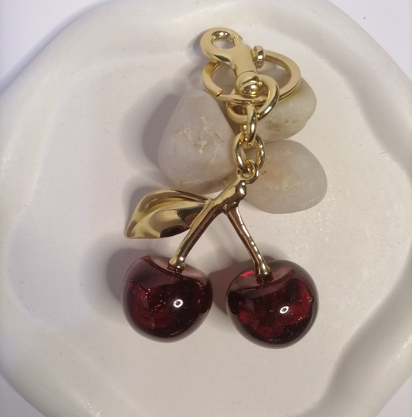 LD001 | Llavero en acero dorado cerezas