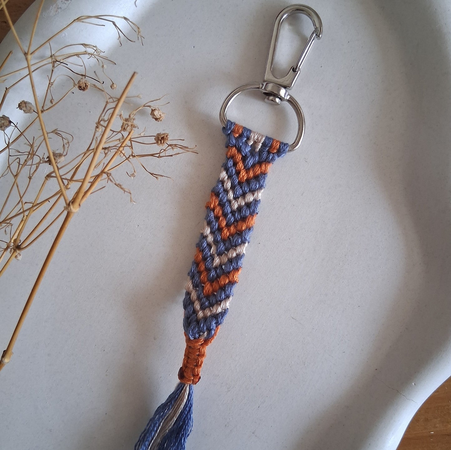 LA001 | Llavero en macramé Chevron