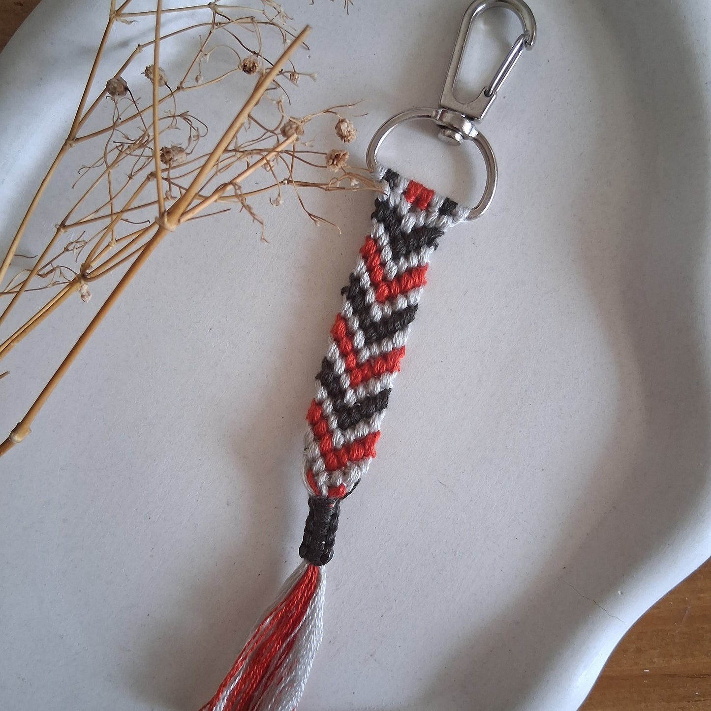 LA001 | Llavero en macramé Chevron