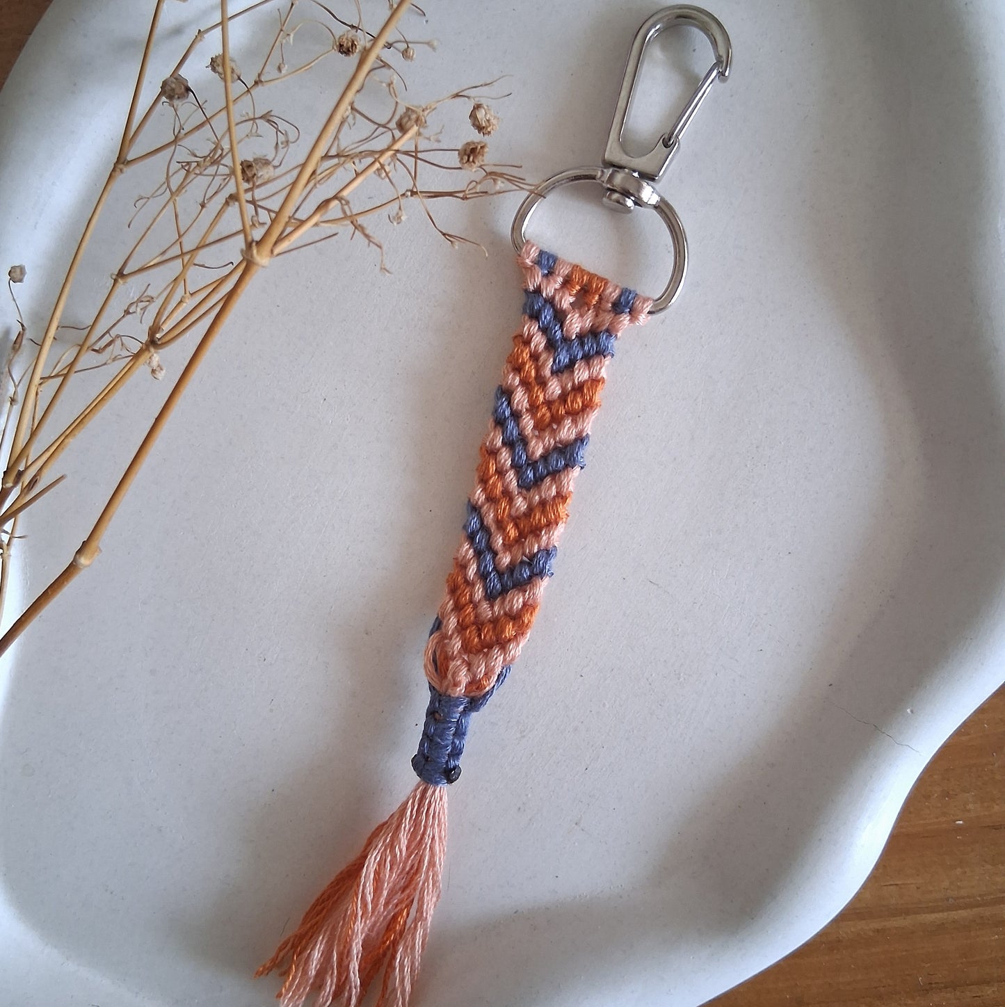 LA001 | Llavero en macramé Chevron