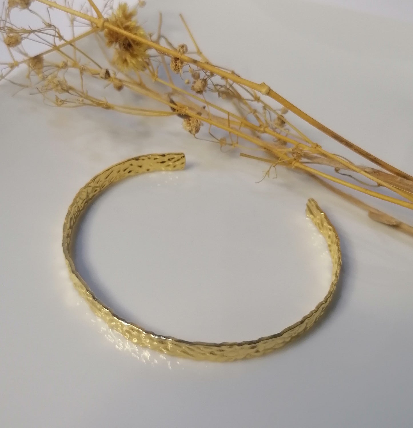 PD001 | Esclava texturada en acero dorado