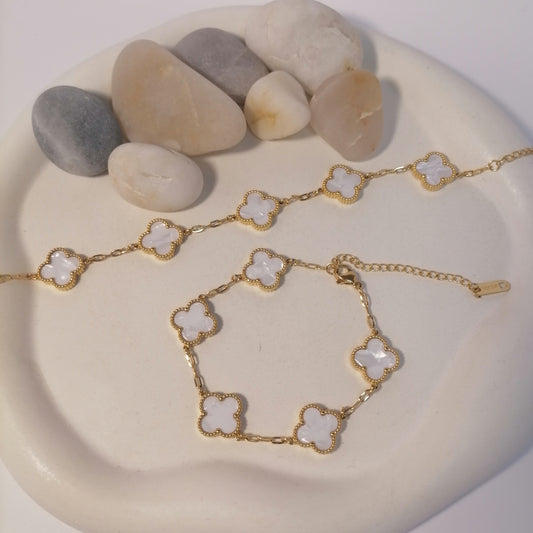 PD012 | Pulsera acero dorado tréboles de cuatro hojas esmaltado blanco