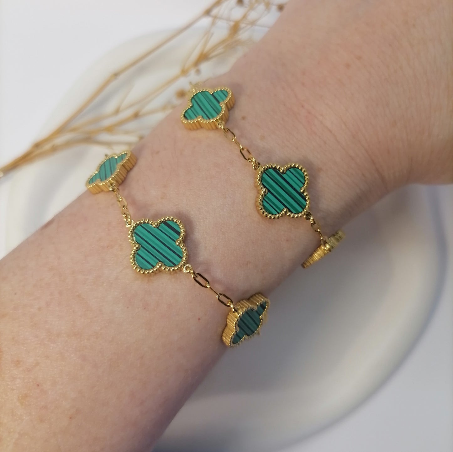 PD013 | Pulsera acero dorado tréboles de cuatro hojas esmaltado verde