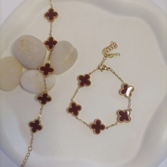PD015 | Pulsera acero dorado tréboles de cuatro hojas esmaltado rojo vino