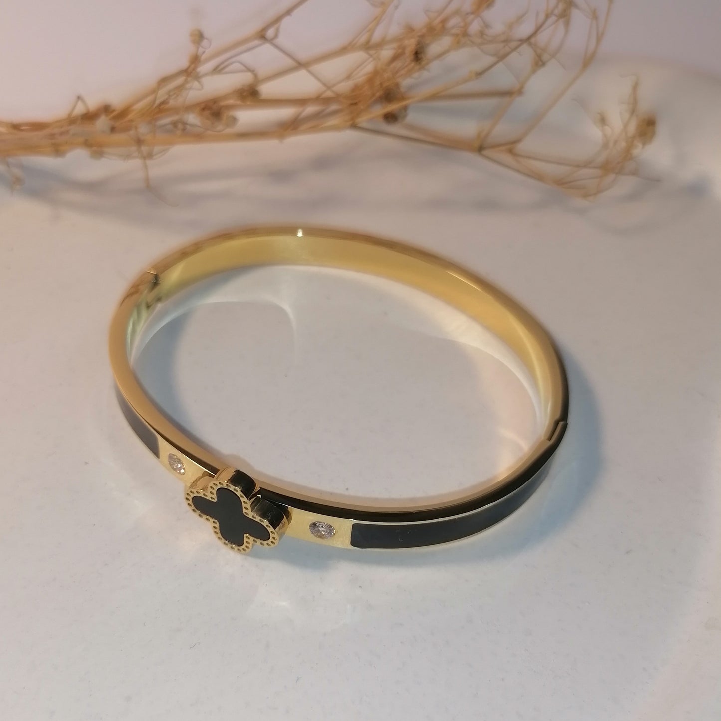 PD027 | Esclava trébol en acero dorado y esmaltado