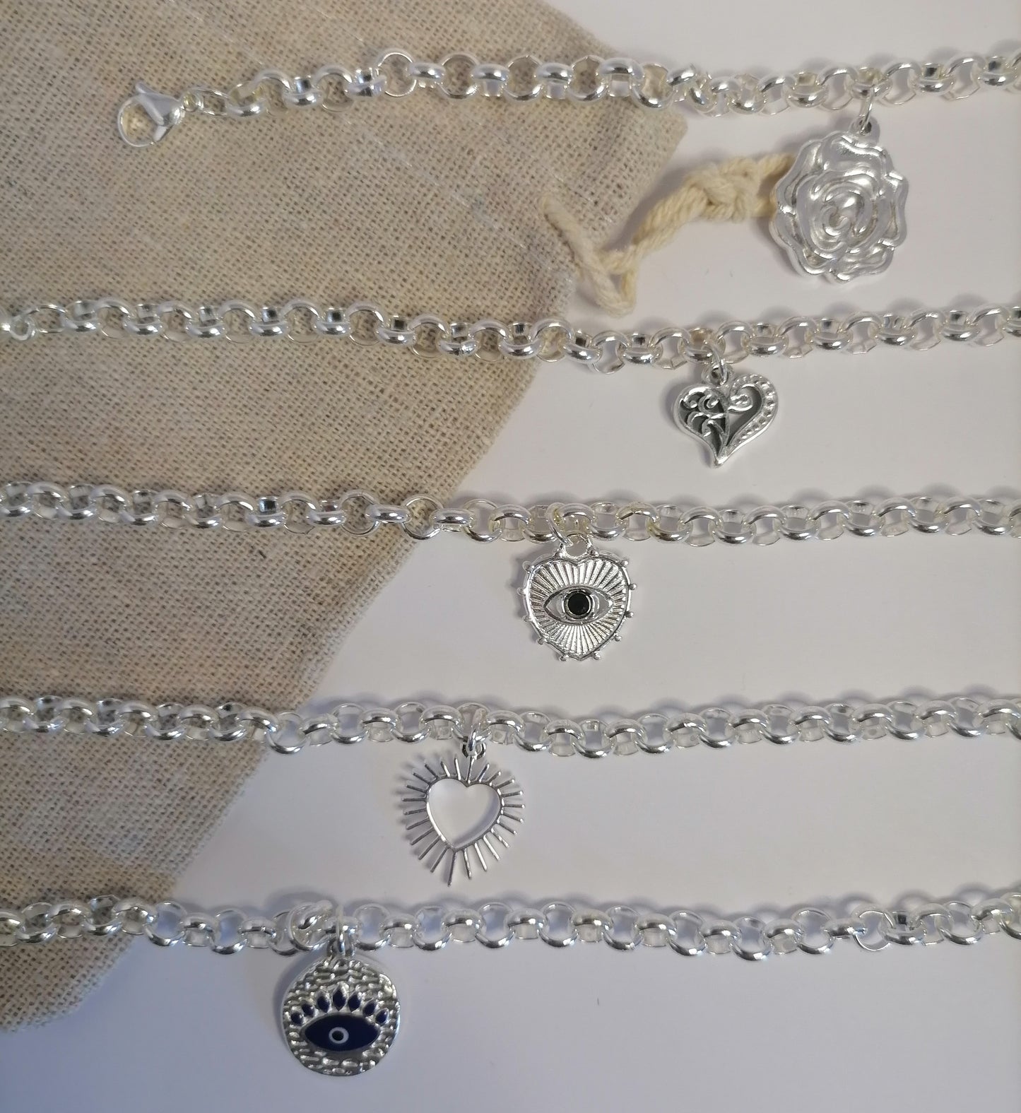 PQ007 | Pulsera rolo con dije en acero blanco