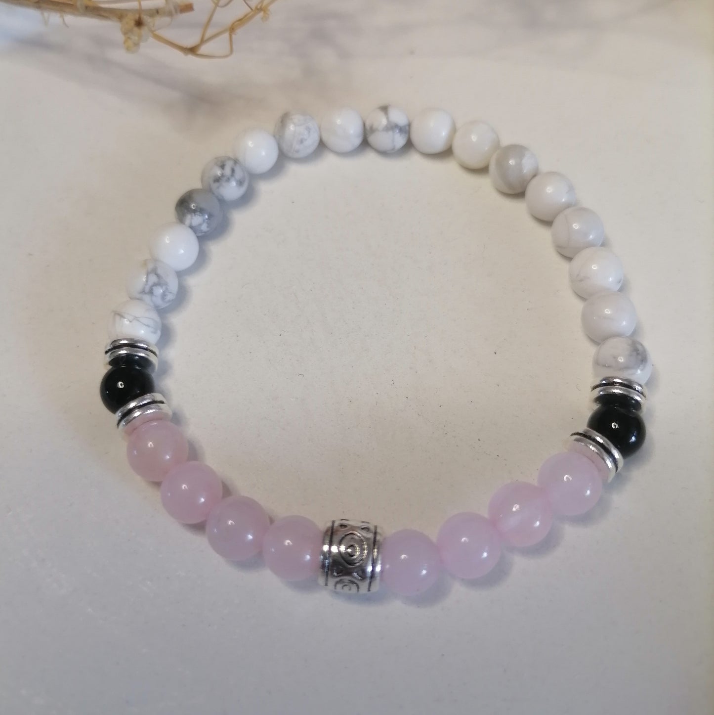 ST004 | Pulsera perlas piedras naturales Howlita / Cuarzo rosa / Obsidiana negra