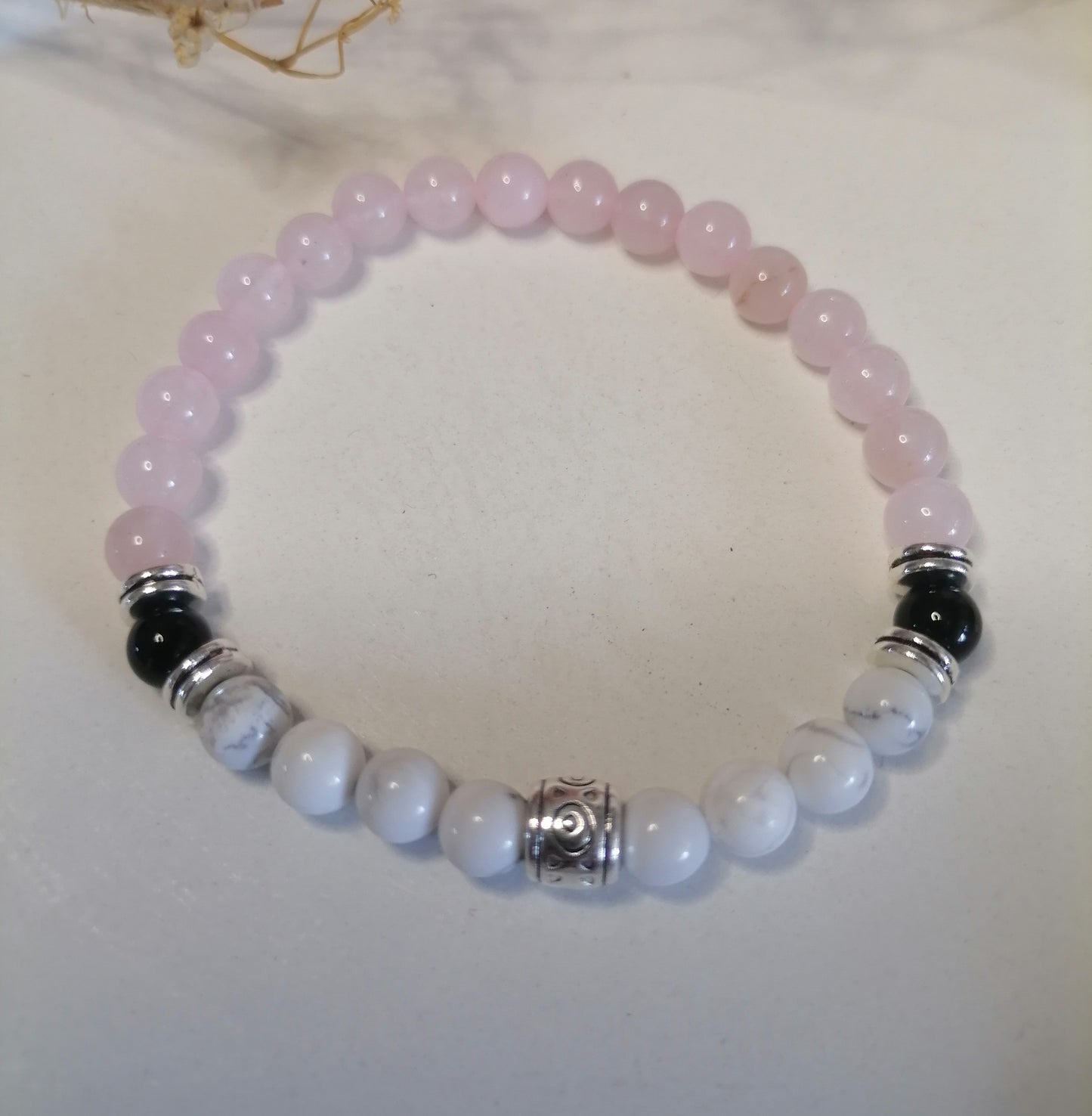 ST004 | Pulsera perlas piedras naturales Howlita / Cuarzo rosa / Obsidiana negra