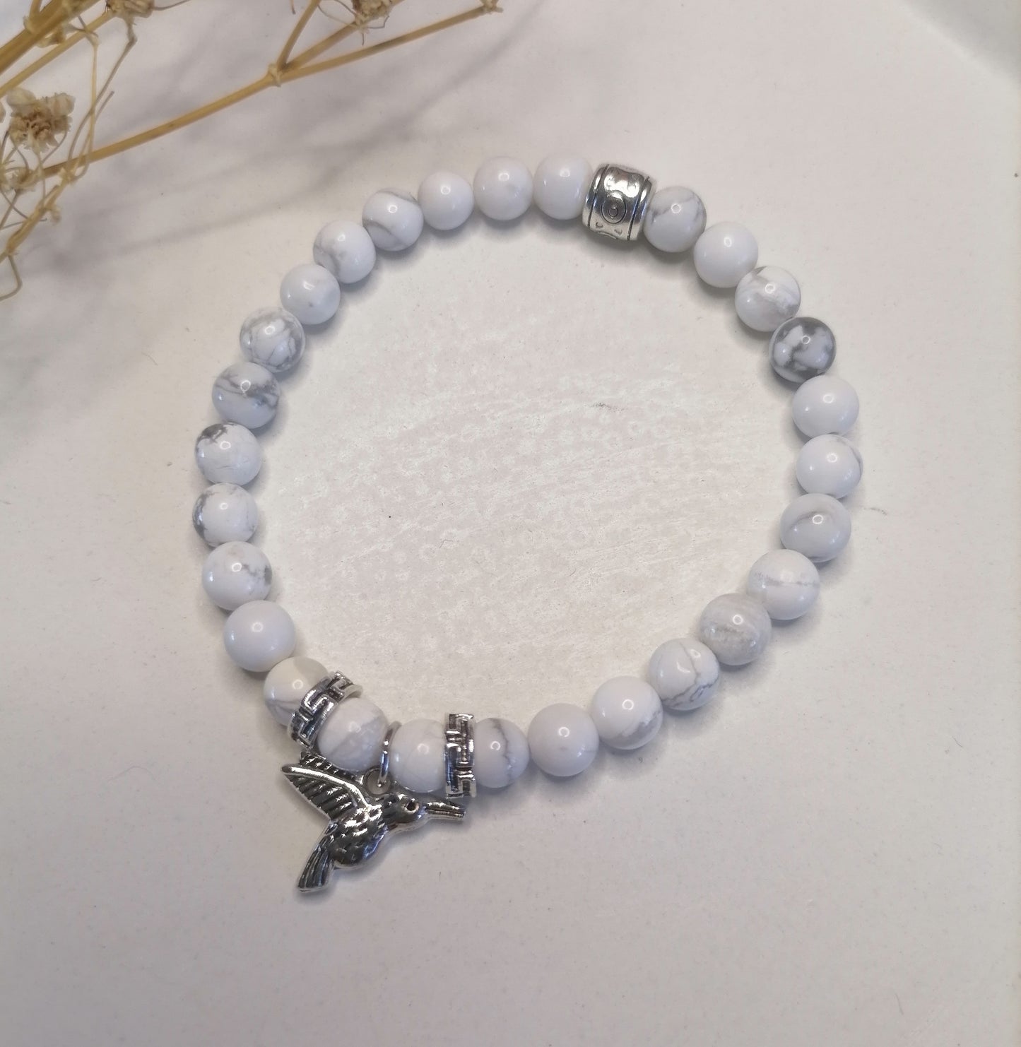 ST010 | Pulsera perlas piedras naturales con dije colibrí