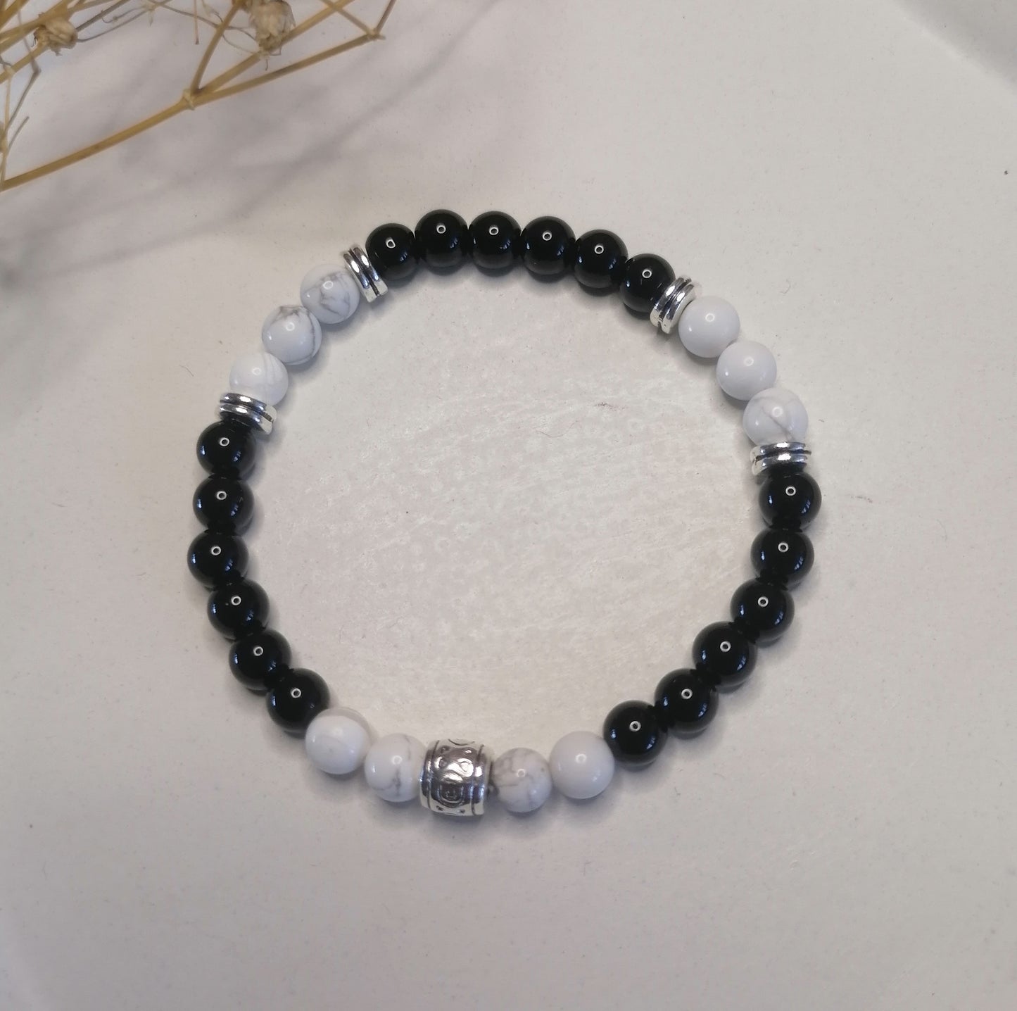 ST013 | Pulsera perlas piedras naturales bicolor Howlita - Obsidiana negra