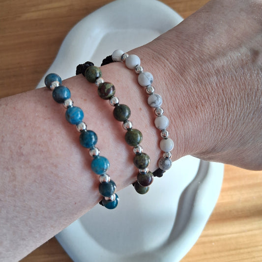 ST038 | Pulsera perlas piedras naturales y macramé