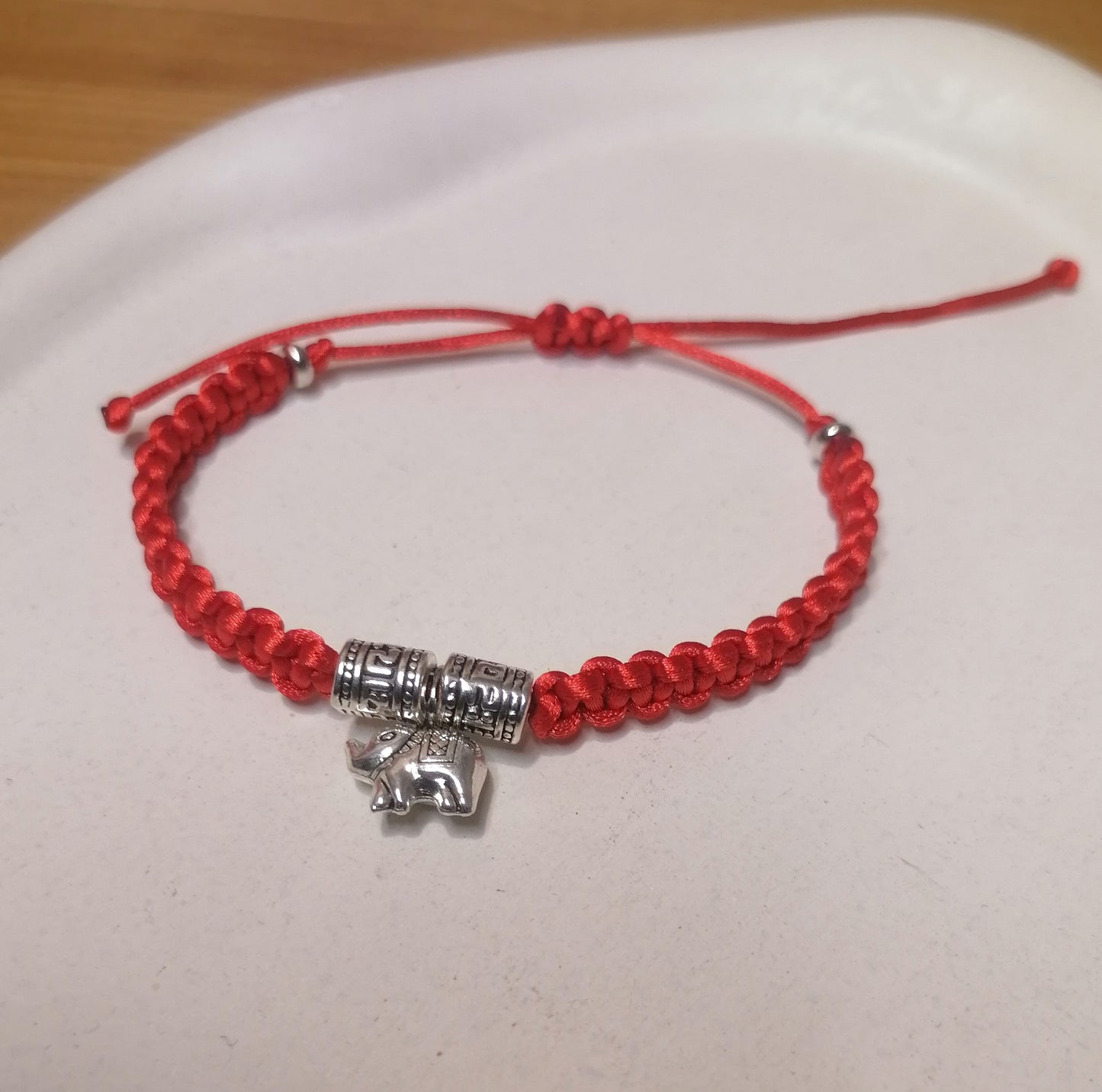PT008 | Pulsera tejida regulable con dije metálico