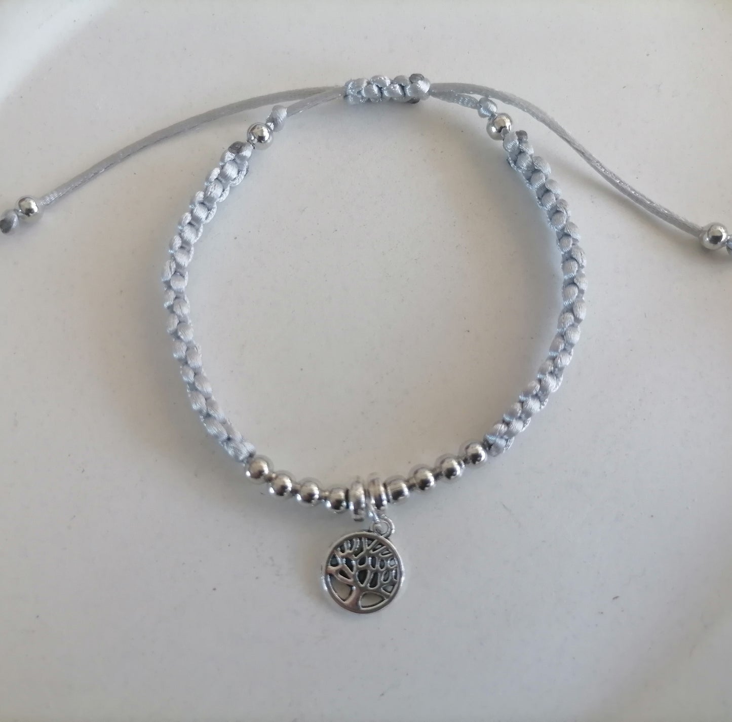 PT010 | Pulsera tejida regulable con conector y separadores metálicos