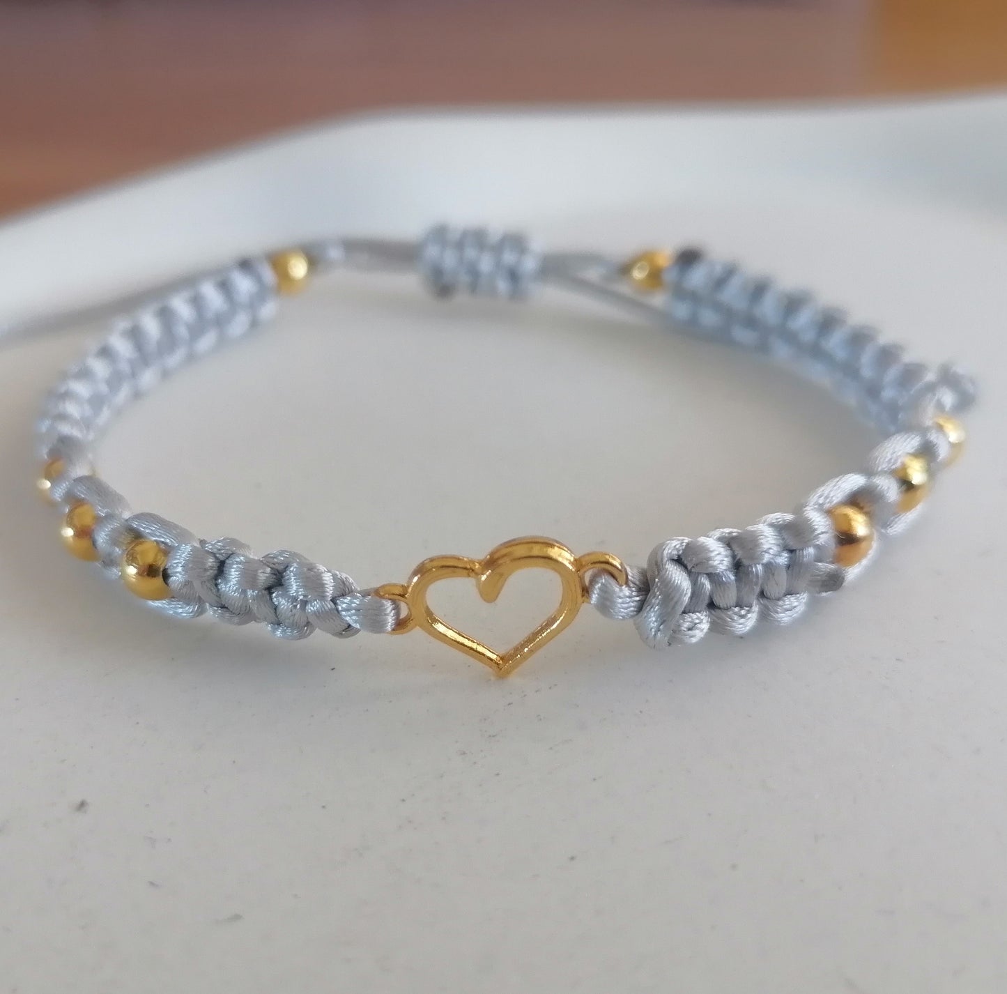 PT010 | Pulsera tejida regulable con conector y separadores metálicos