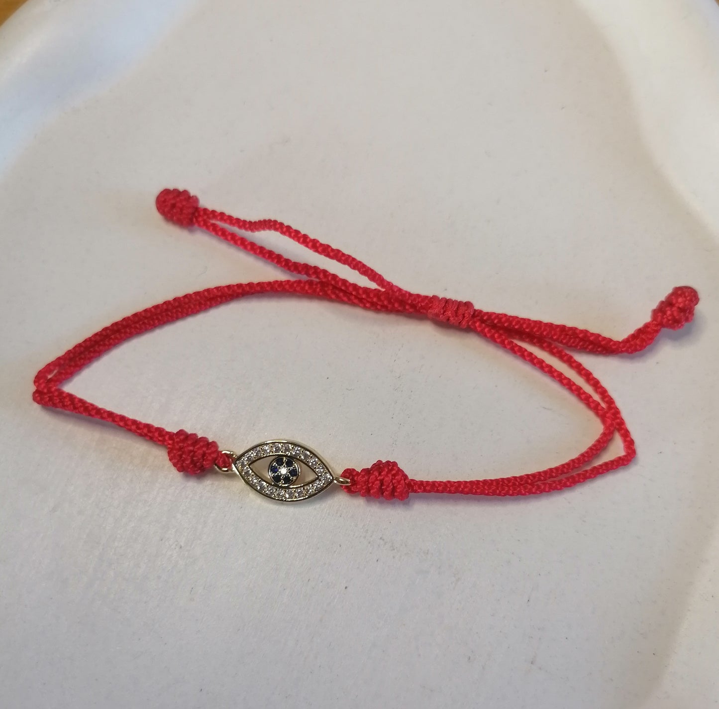 PT012 | Pulsera ajustable en hilo de algodón rojo con dije protector