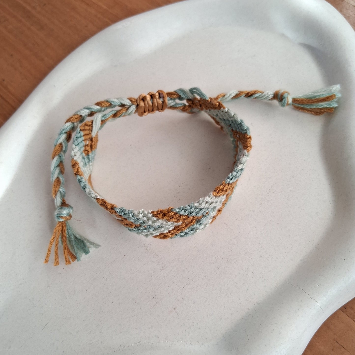 PT023 | Brazalete tejido ajustable en hilo de algodón diseño Chevron