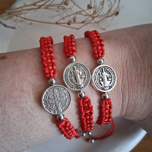 PT027 | Pulsera tejida ajustable con medalla de San Benito