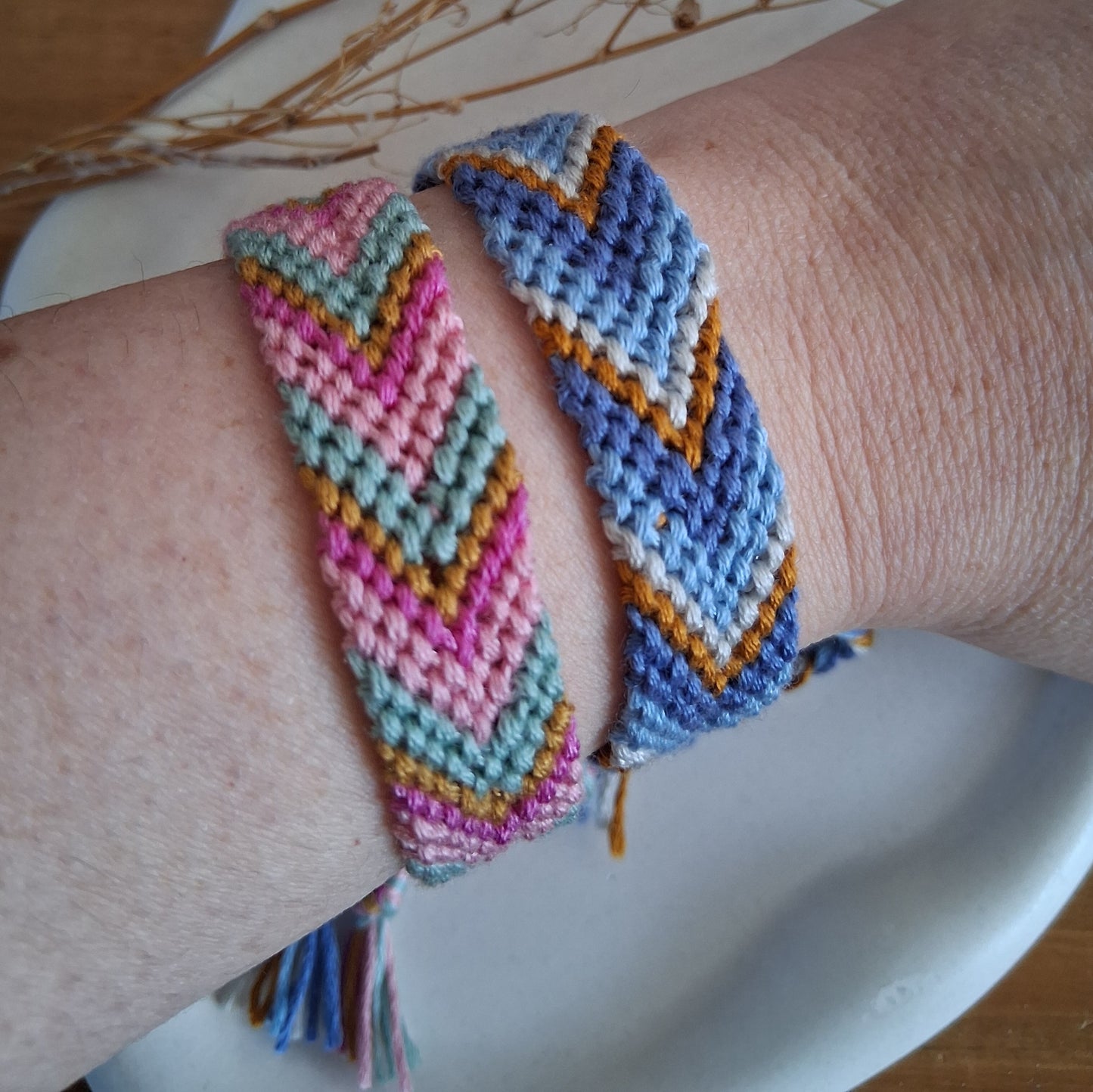 PT033 | Brazalete tejido ajustable en hilo de algodón diseño Chevron