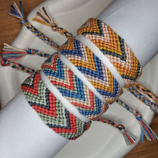 PT042 | Brazalete tejido ajustable en hilo de algodón diseño Chevron