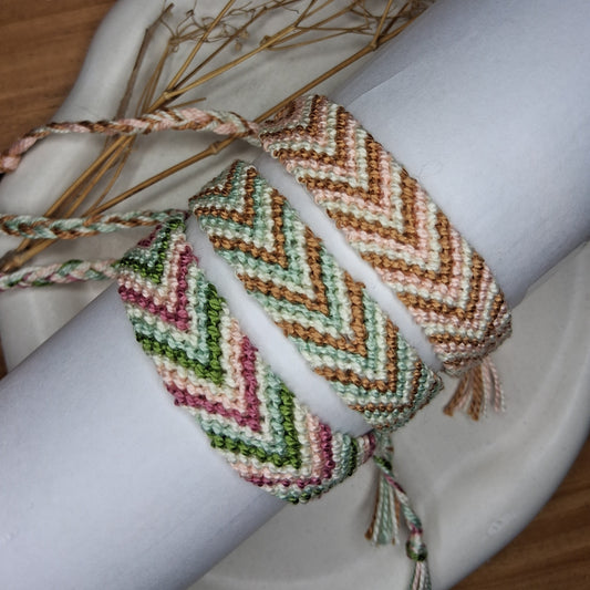 PT043 | Brazalete tejido ajustable en hilo de algodón diseño Chevron