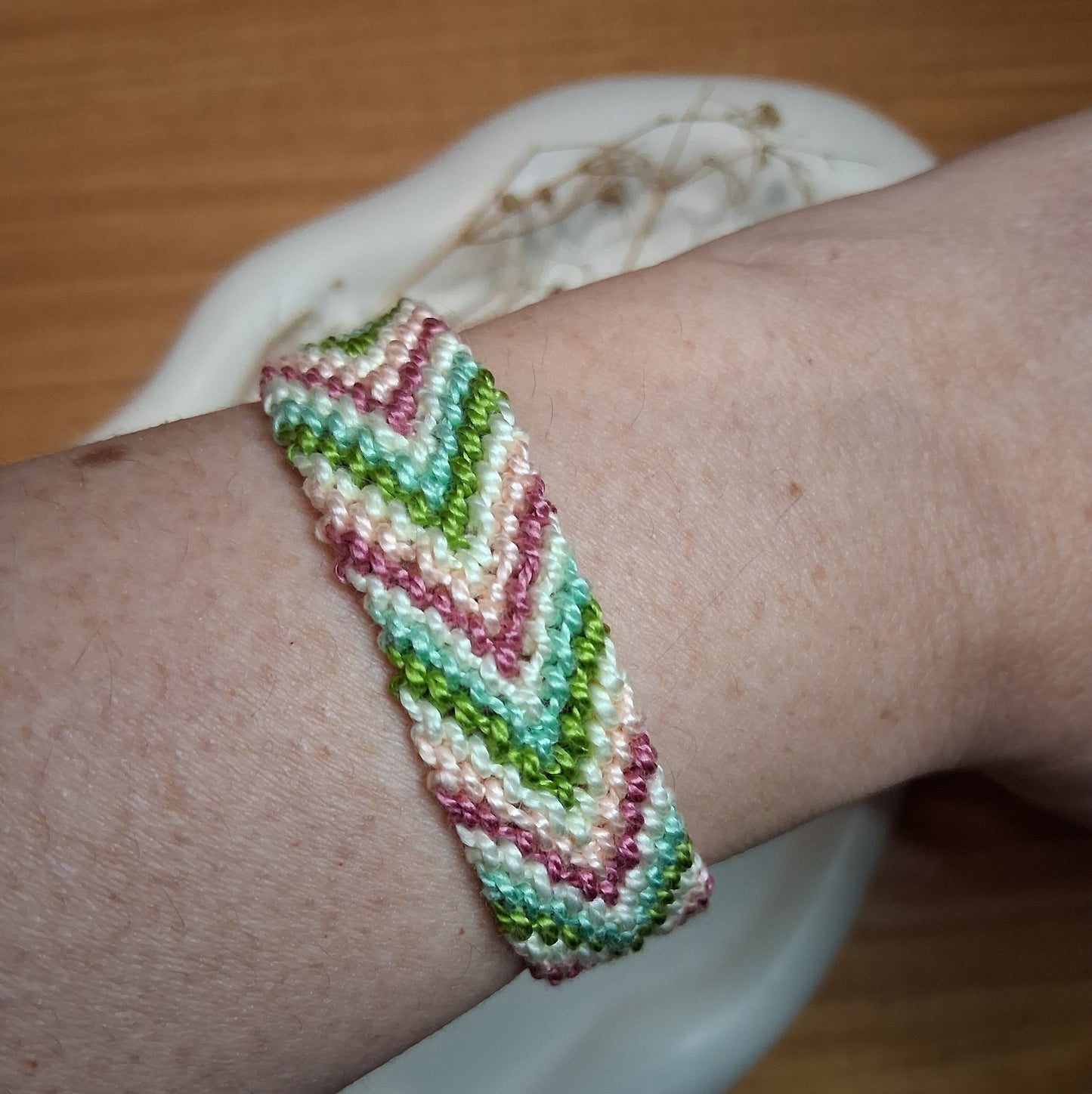 PT043 | Brazalete tejido ajustable en hilo de algodón diseño Chevron