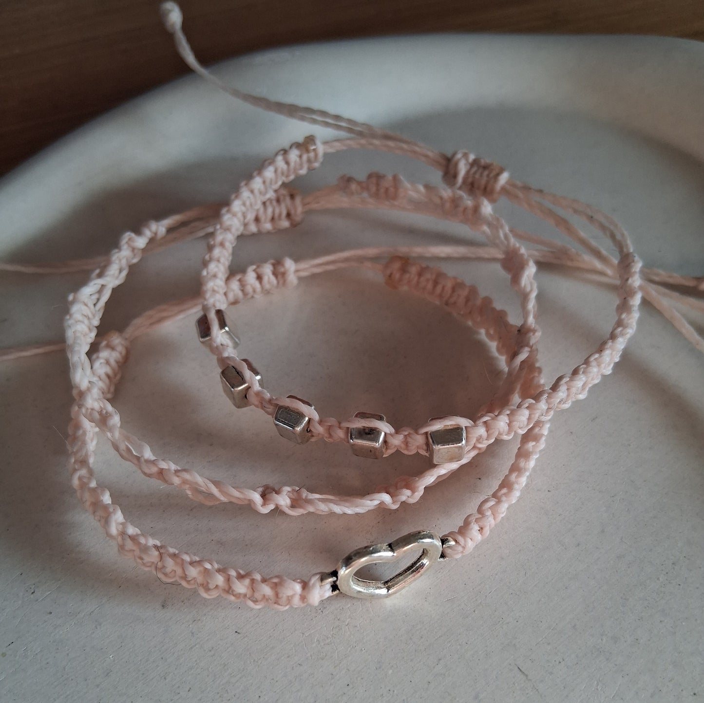 PT053 | Trío de pulseras ajustables macramé