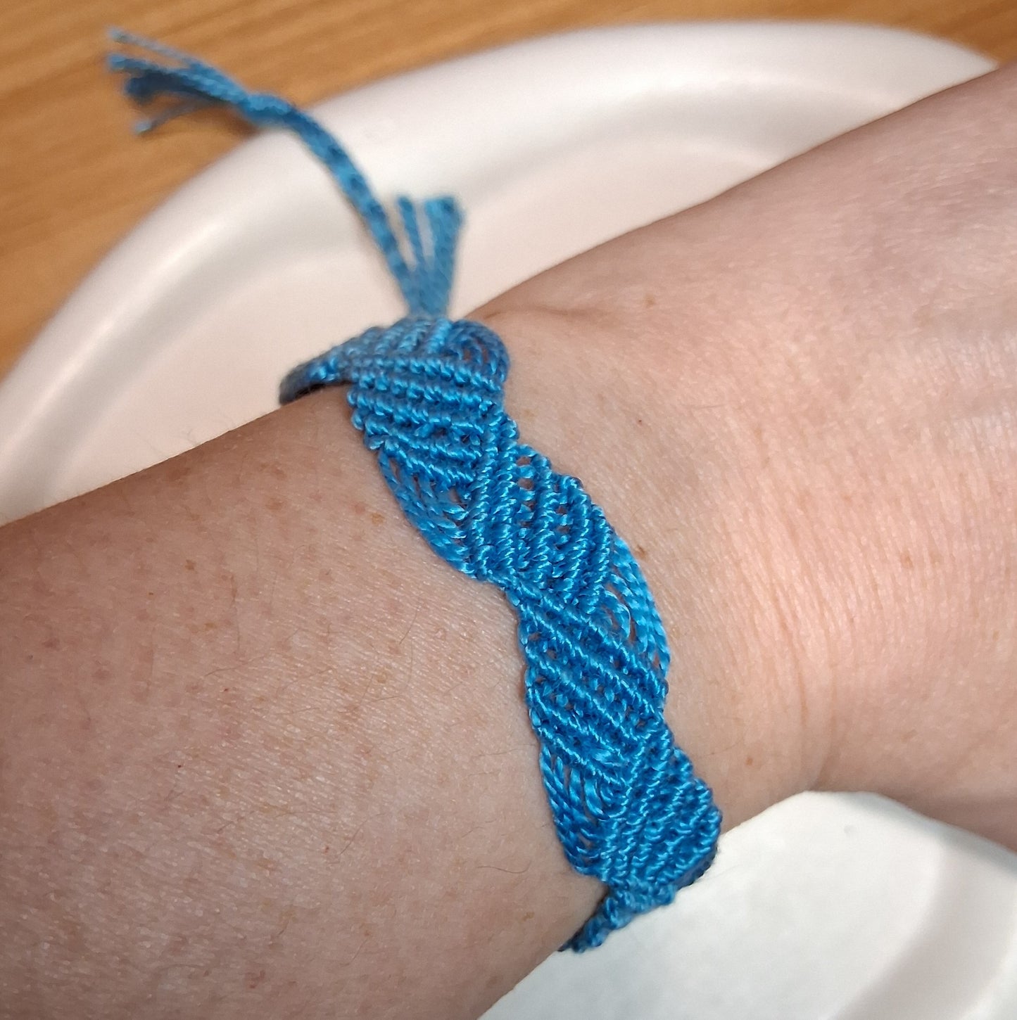 PT056 | Pulsera tejida ajustable en hilo de algodón