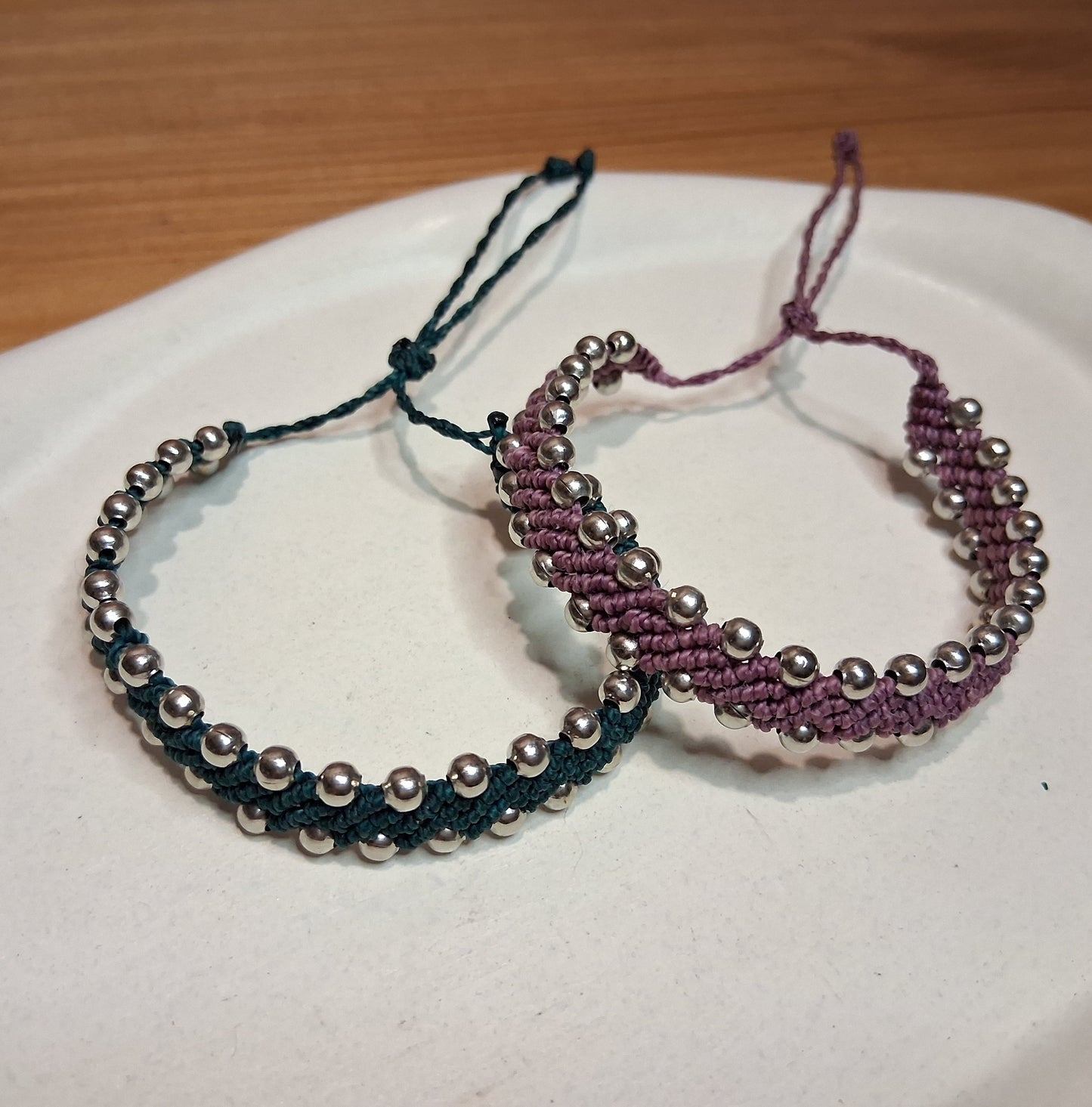 PT057 | Pulsera tejida ajustable con balines metálicos