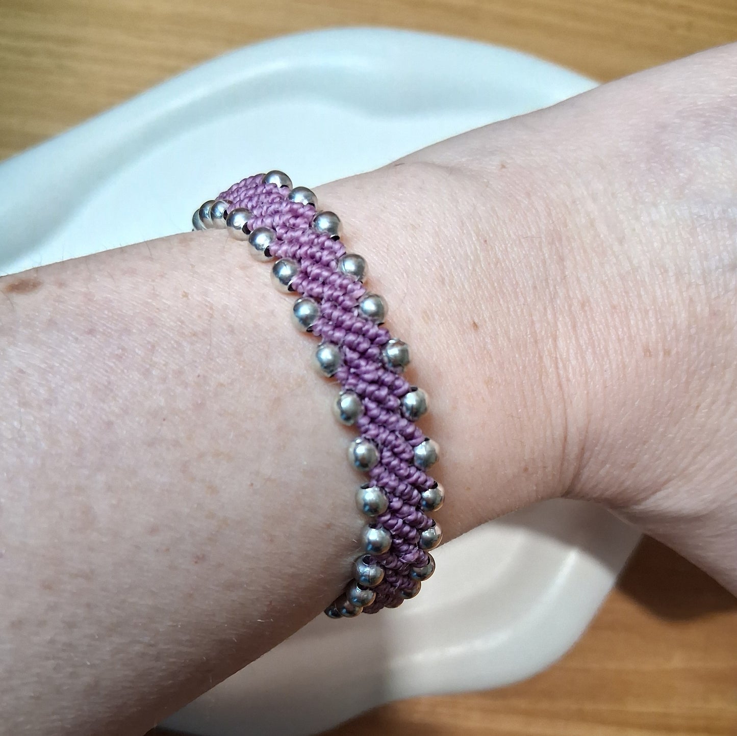 PT057 | Pulsera tejida ajustable con balines metálicos