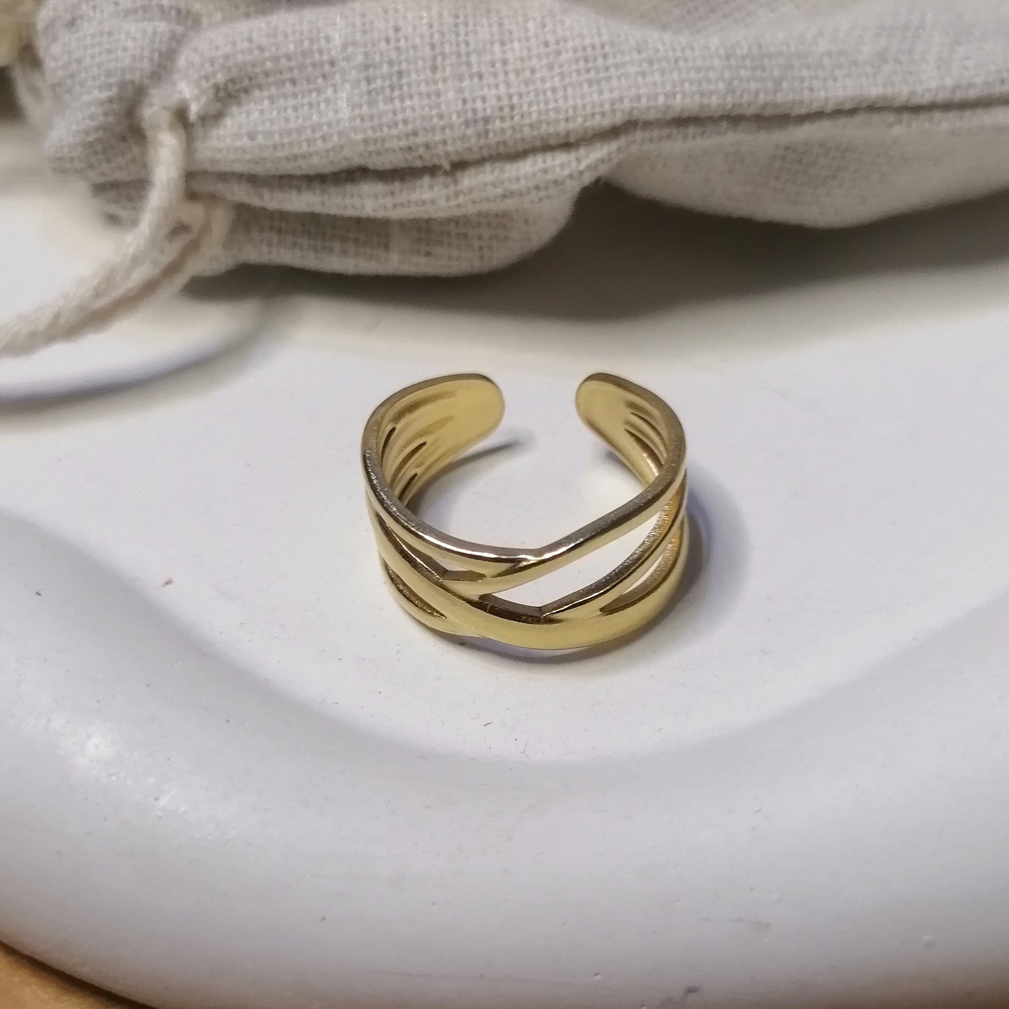 RD011 | Anillo acero dorado regulable entrelazado