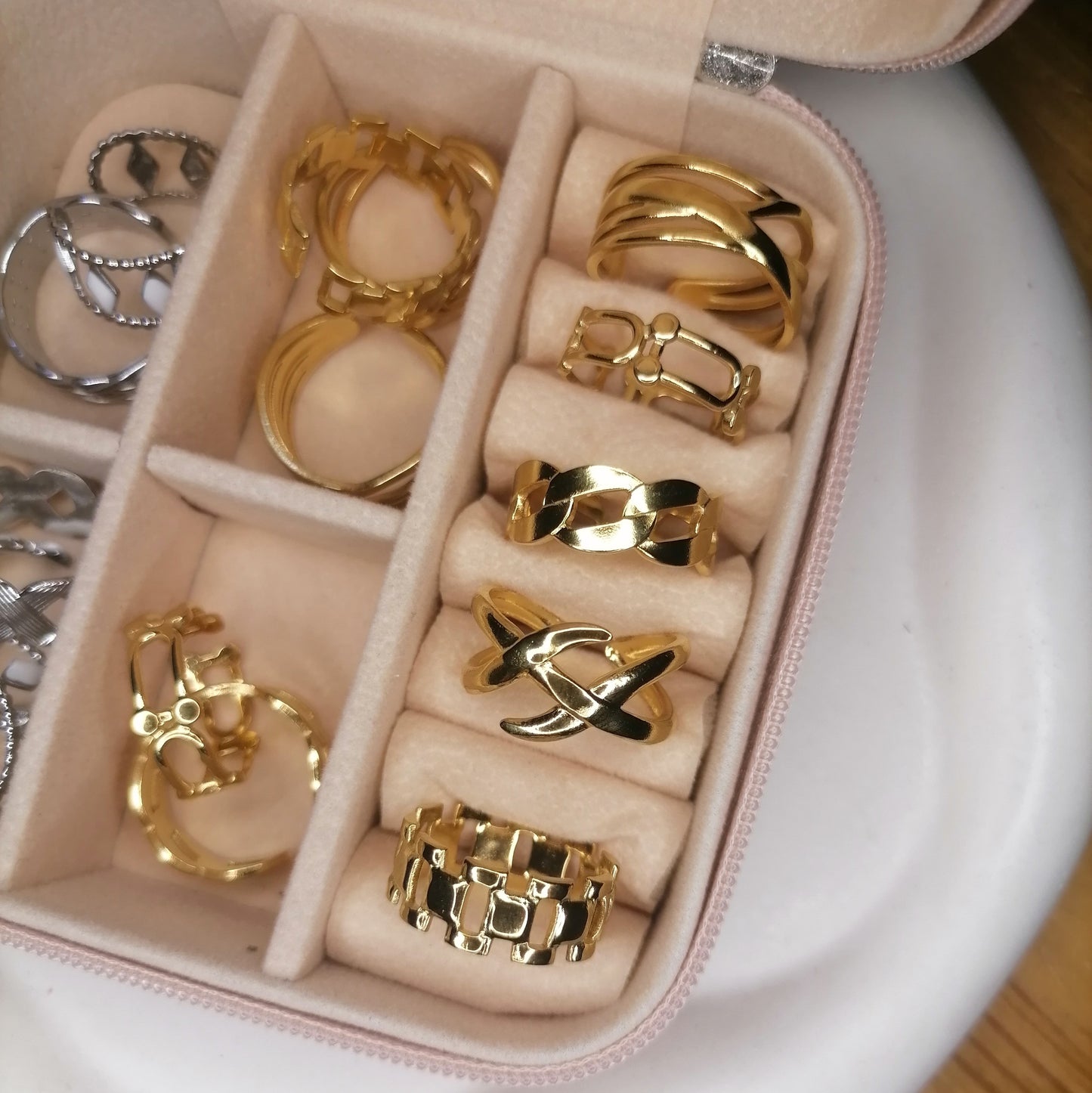 RD011 | Anillo acero dorado regulable entrelazado