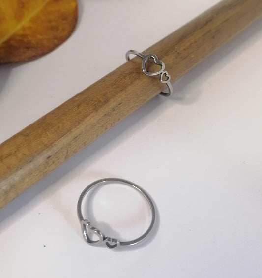 RQ005 | Anillo fino en acero inoxidable dos corazones