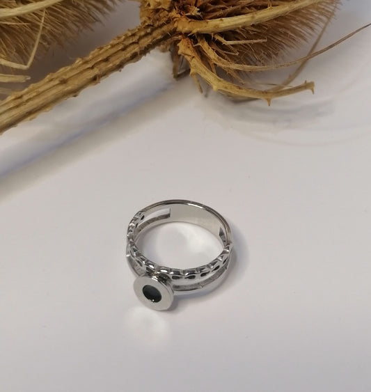 RQ009 | Anillo en acero inoxidable con centro esmaltado negro