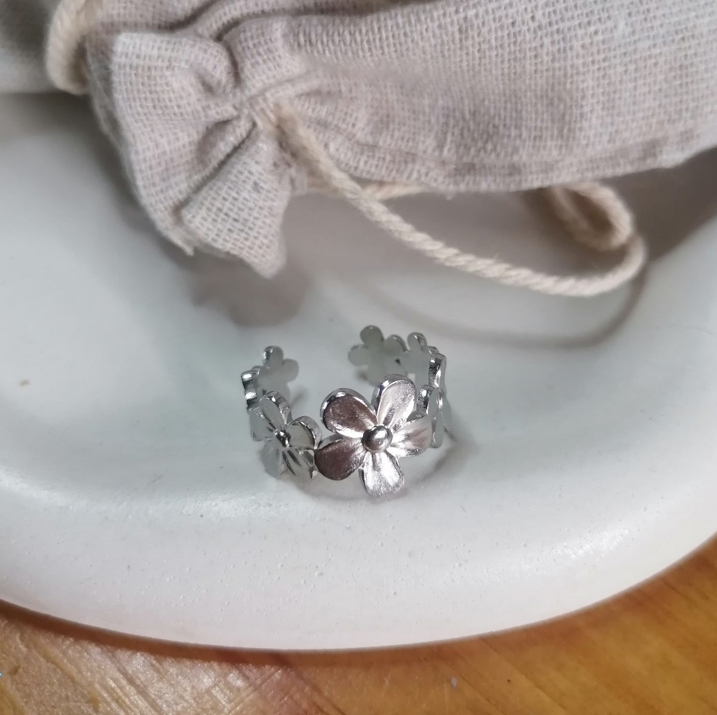 RQ029 | Anillo en acero inoxidable regulable flores