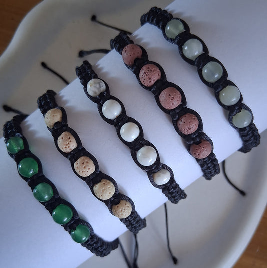 ST039 | Pulsera perlas piedras naturales y macramé